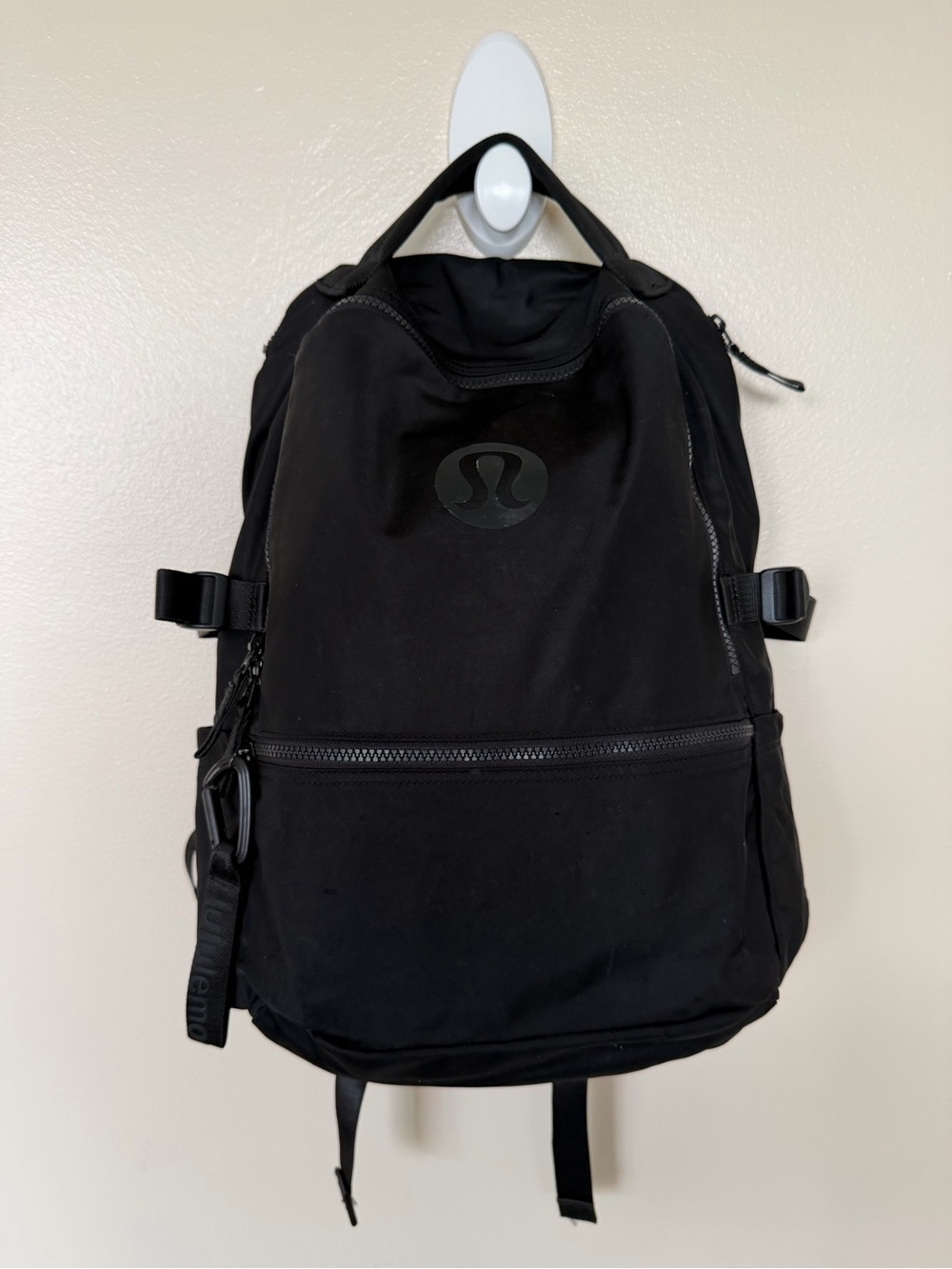 LULULEMON New Crew Backpack 22L in Black/ Graphite Grey
